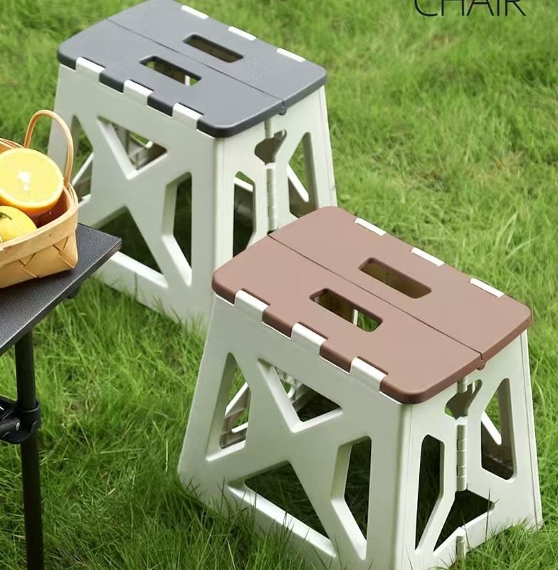 The Plastic Handle Folding Stool for Child Living Room and Garden Stool - Image 2