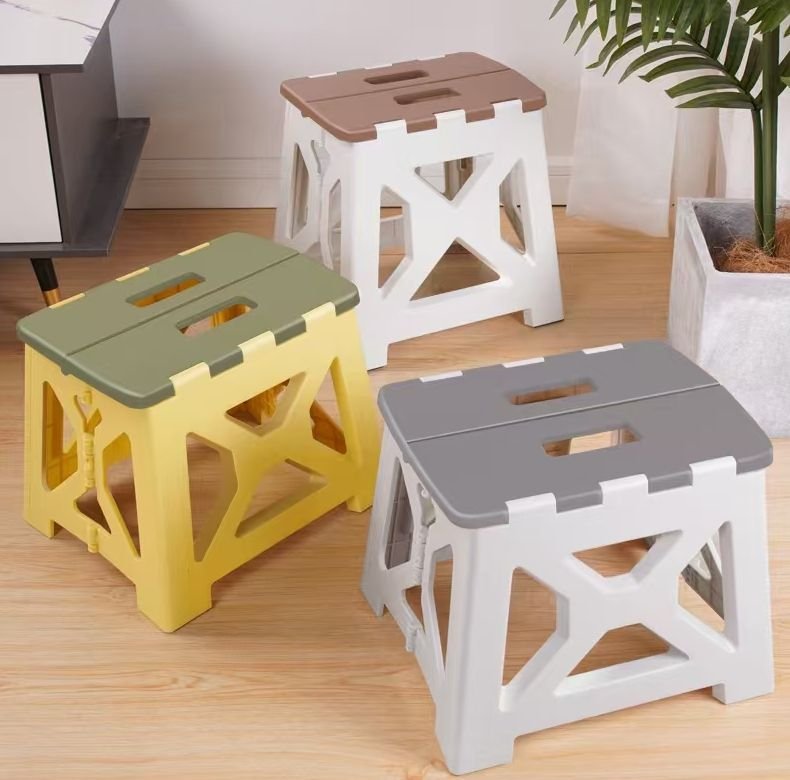 The Plastic Handle Folding Stool for Child Living Room and Garden Stool - Image 3